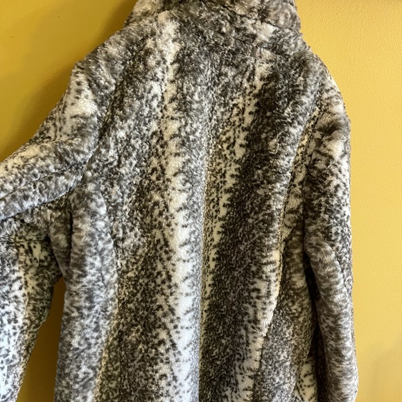 Rachel Roy SUPER thick comfy winter fancy coat. It’s is super soft. Never worn. - Picture 8 of 12